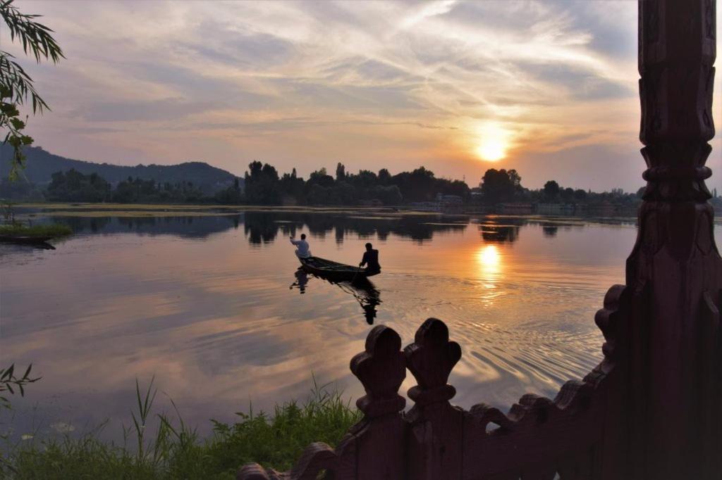 Golden Flower Heritage Houseboat Hotel Nagin Bagh Exterior photo